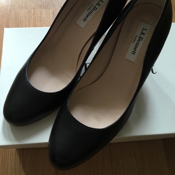 L.K. Bennett Sabira black leather pump - Picture 1 of 5